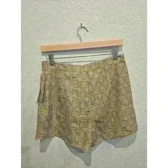 Sadie and Sage tan Shorts. Made in USA. Size. Nwt size medium - Picture 1 of 3